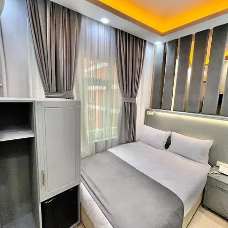 Crowned Boutique Istanbul