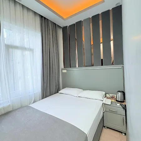 Crowned Boutique Hotel 2*